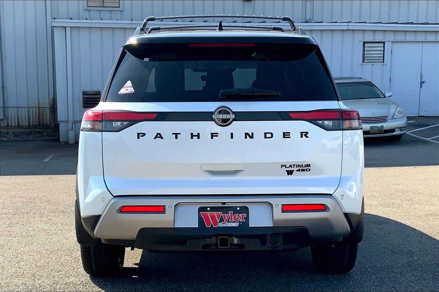 2025 Nissan Pathfinder Platinum photo 4