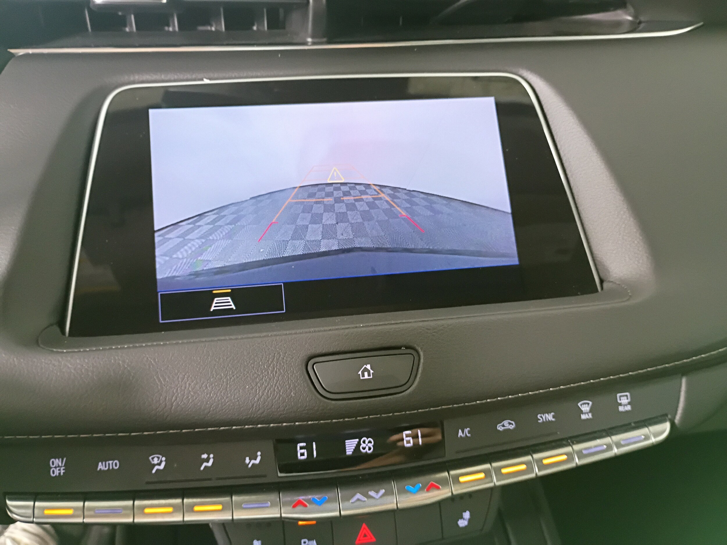 2023 Cadillac XT4 Luxury photo 2