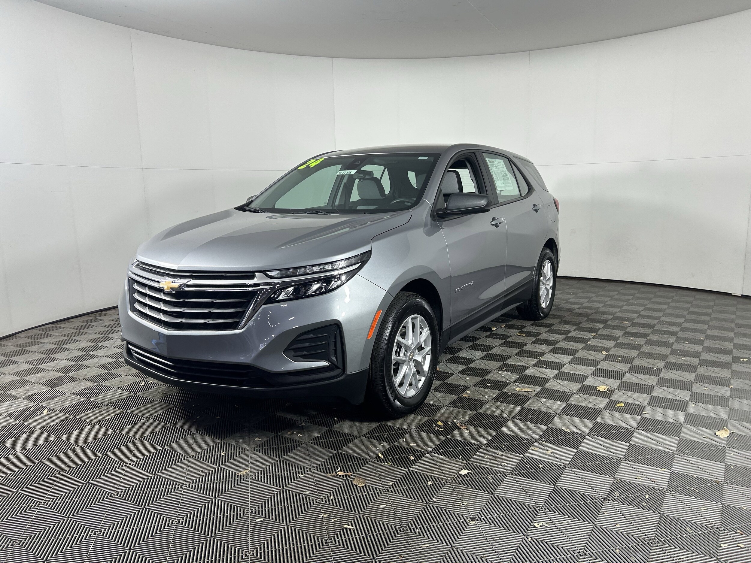 2024 Chevrolet Equinox LS photo 3