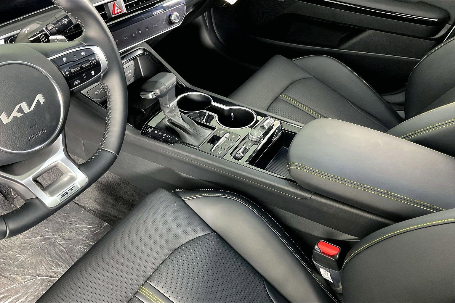 2026 Kia K5 GT - Photo 12