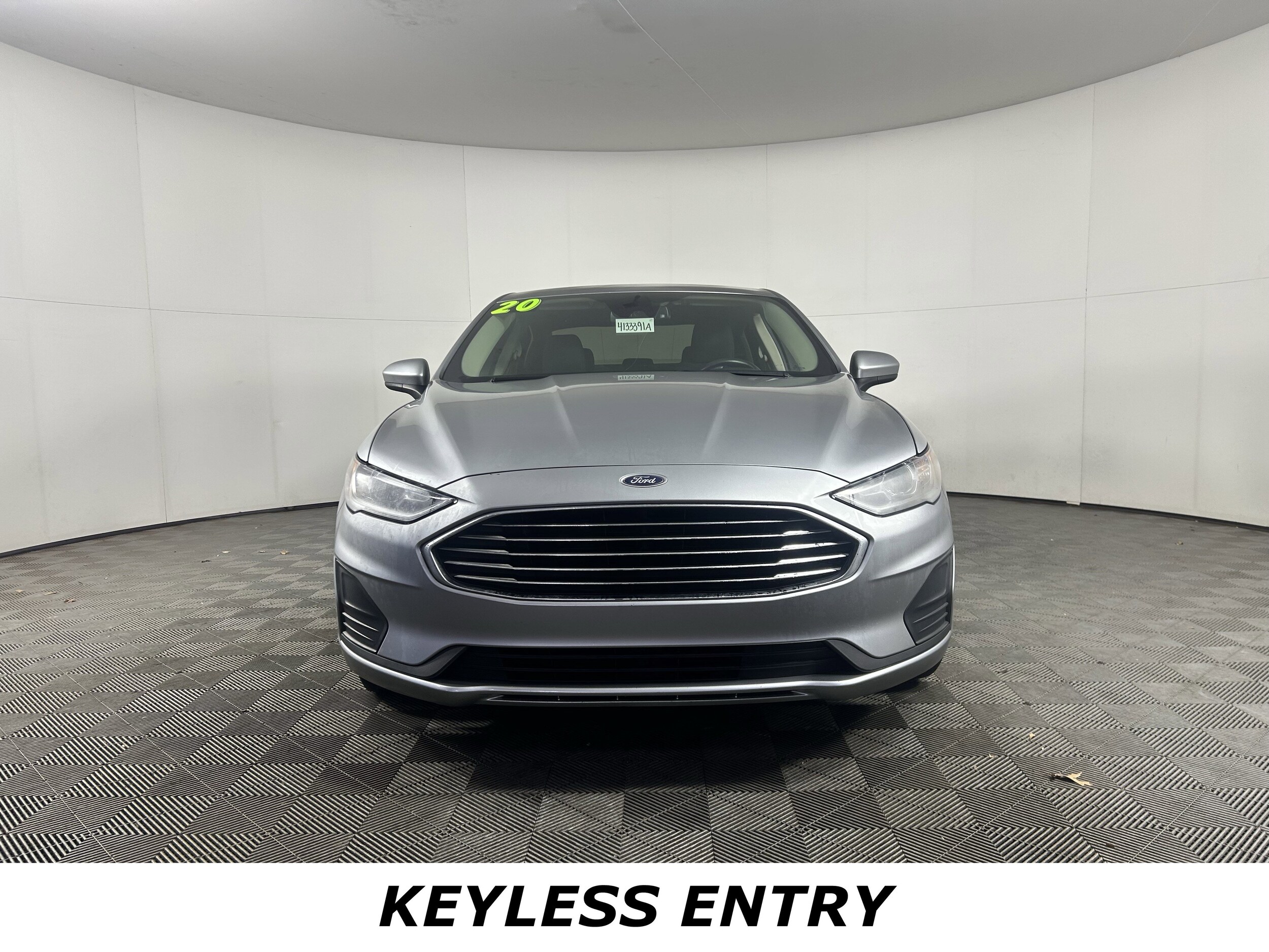 2020 Ford Fusion SE photo 2