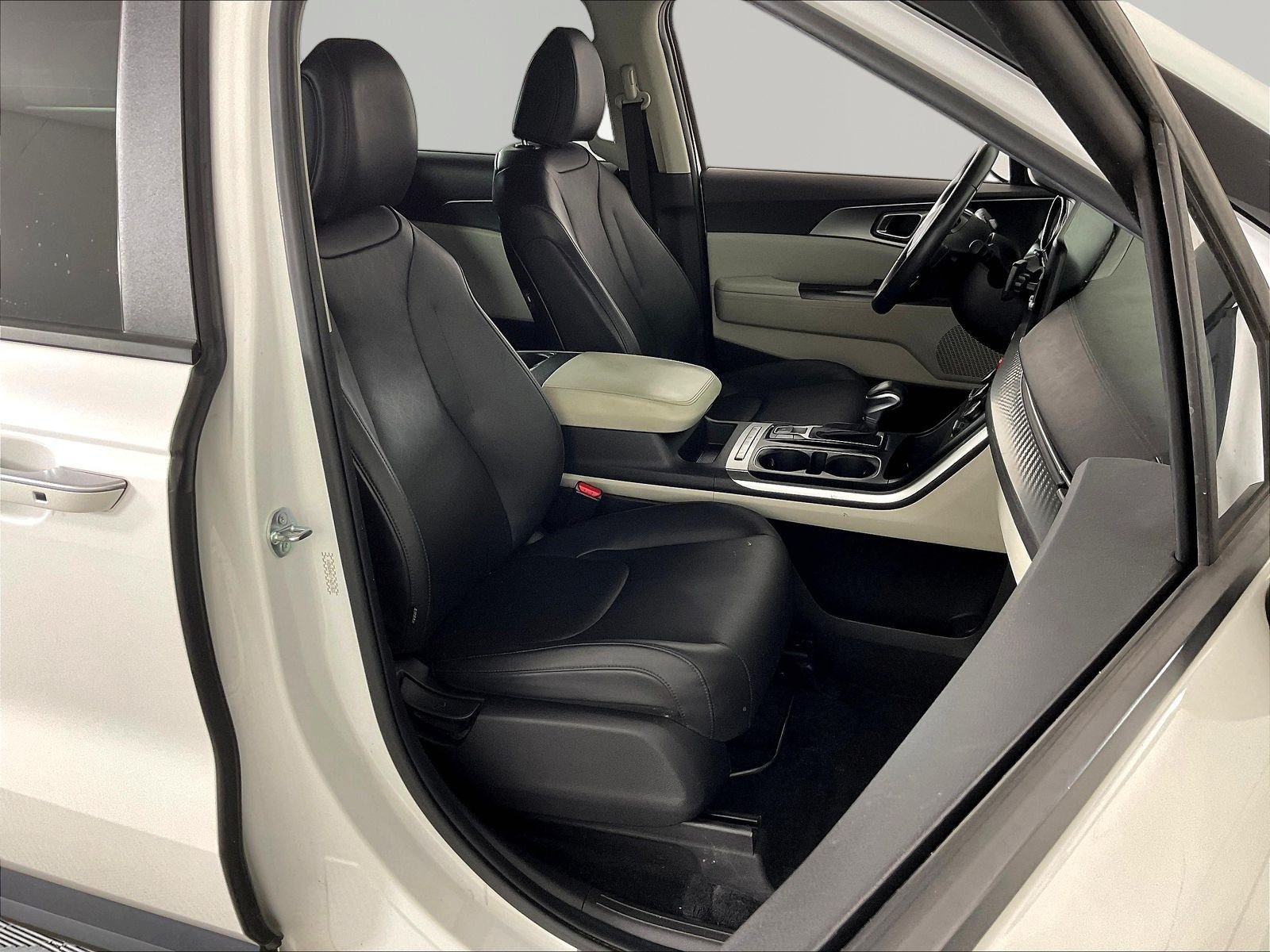 2023 Kia Carnival LX Seat Pkg - Photo 32