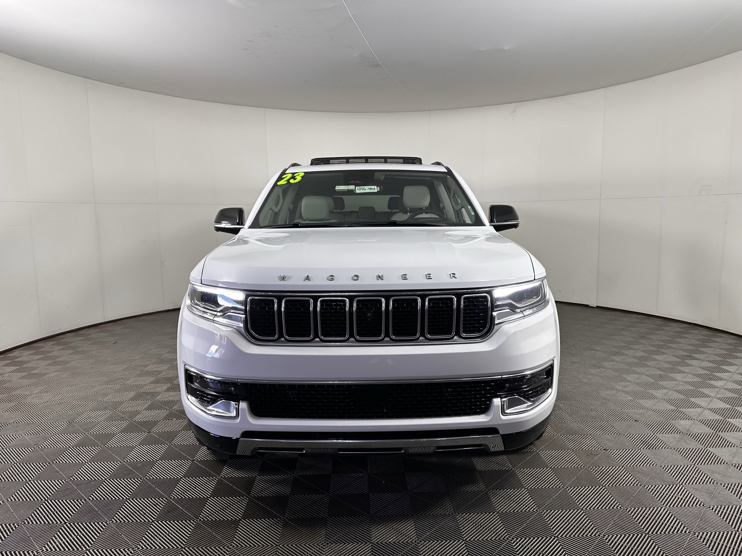 2023 Jeep Wagoneer L Series III photo 2