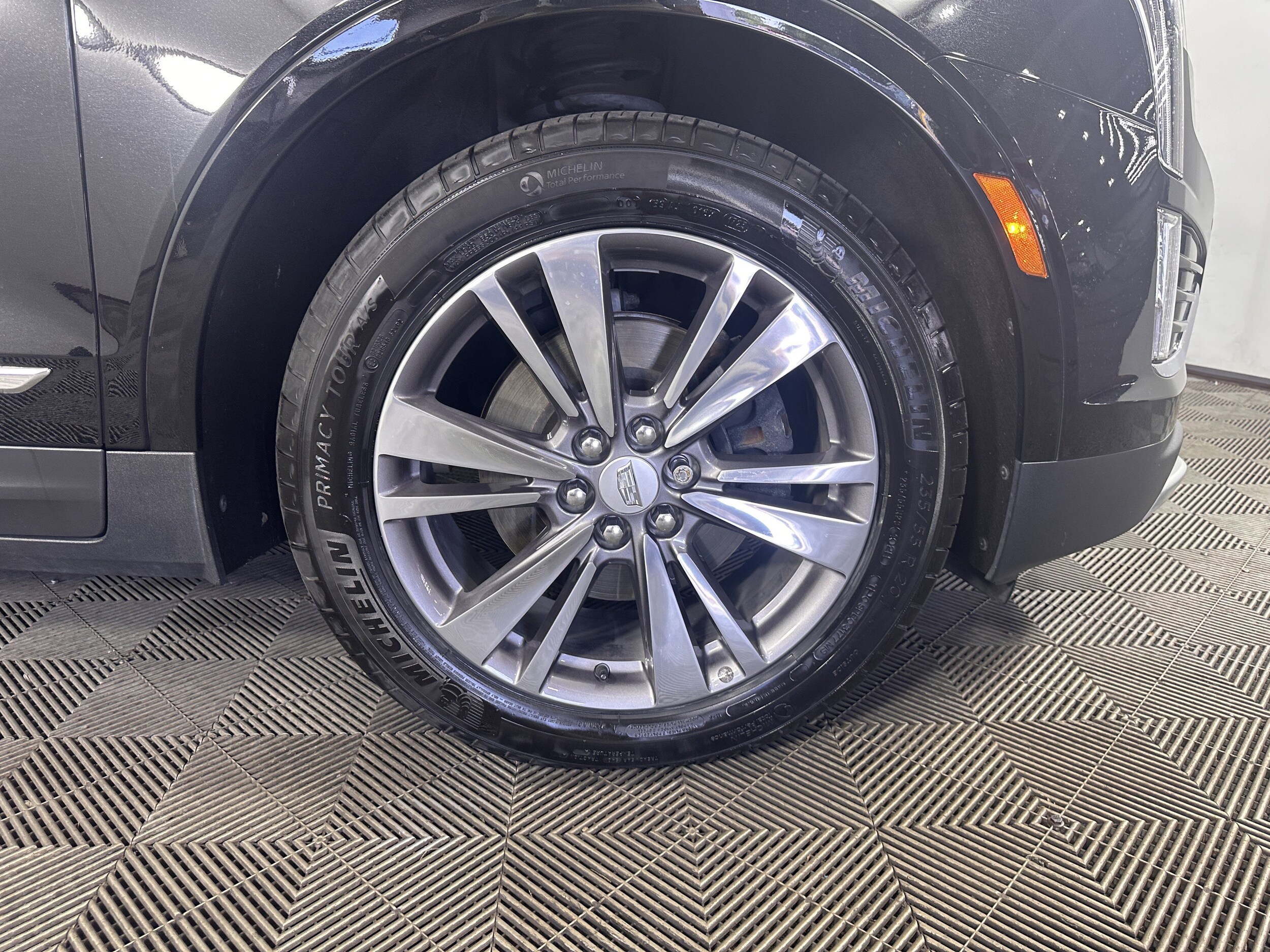 2023 Cadillac XT5 Premium Luxury photo 2