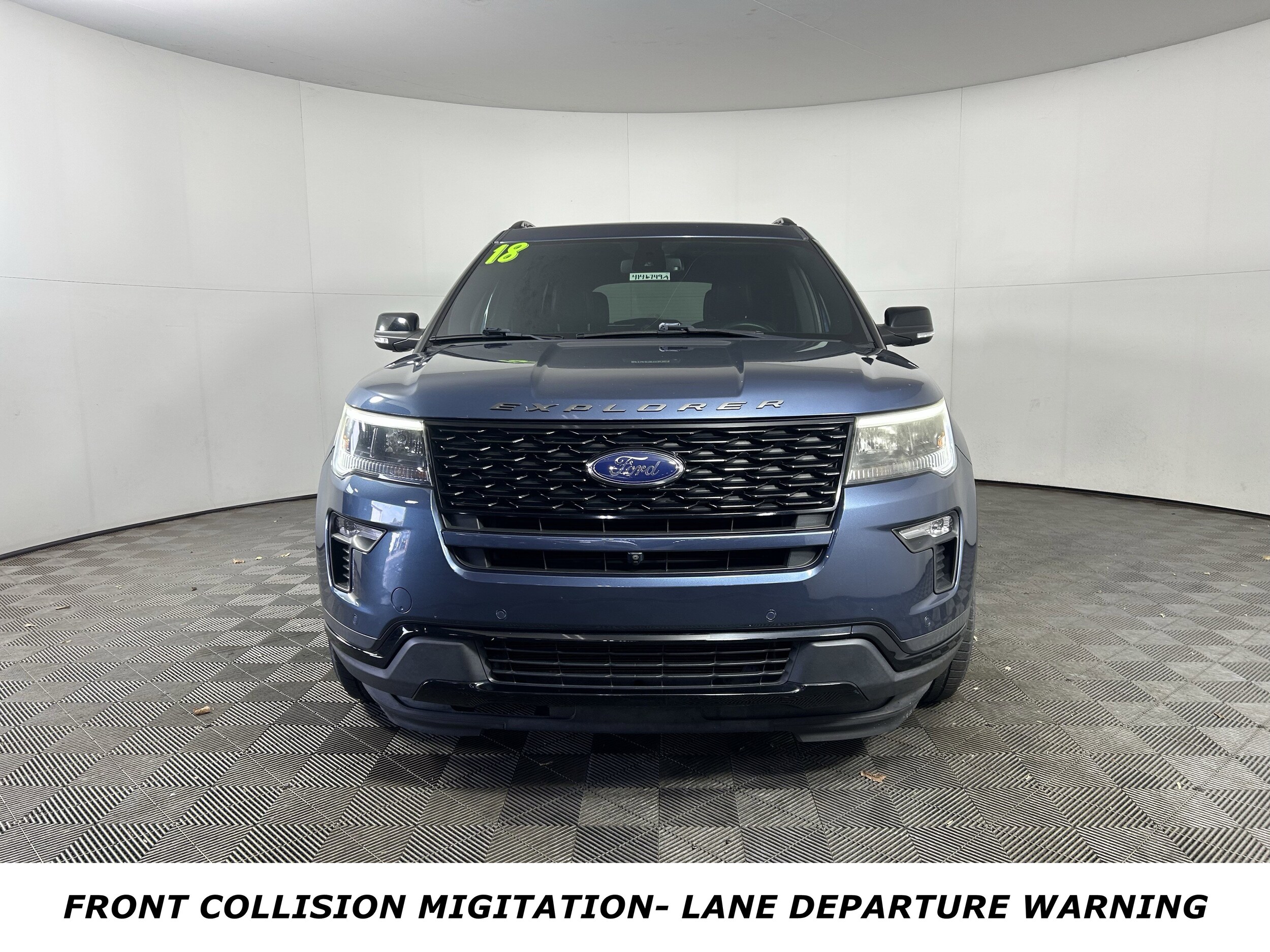 2018 Ford Explorer Sport photo 2