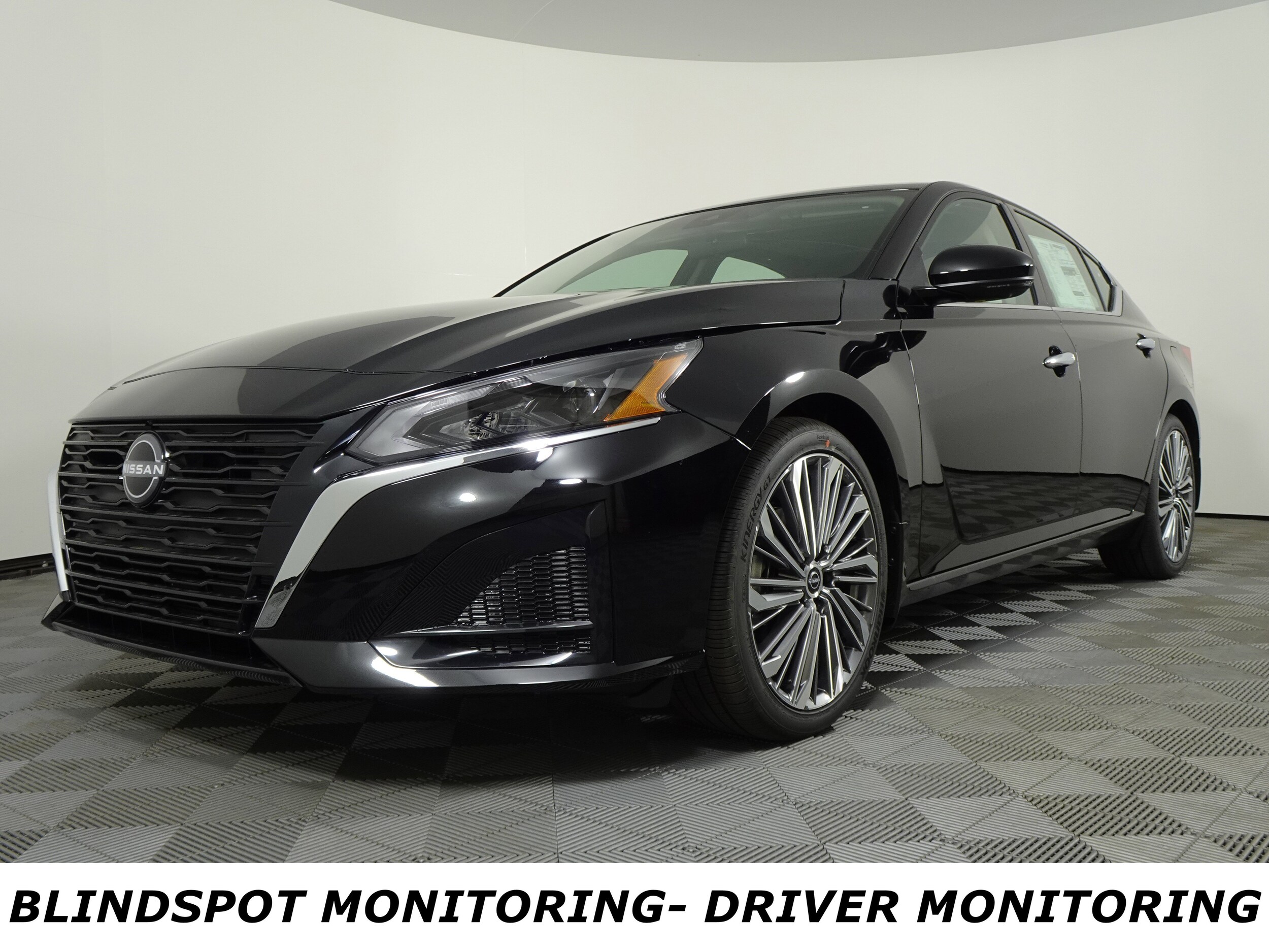 2025 Nissan Altima SL photo 3