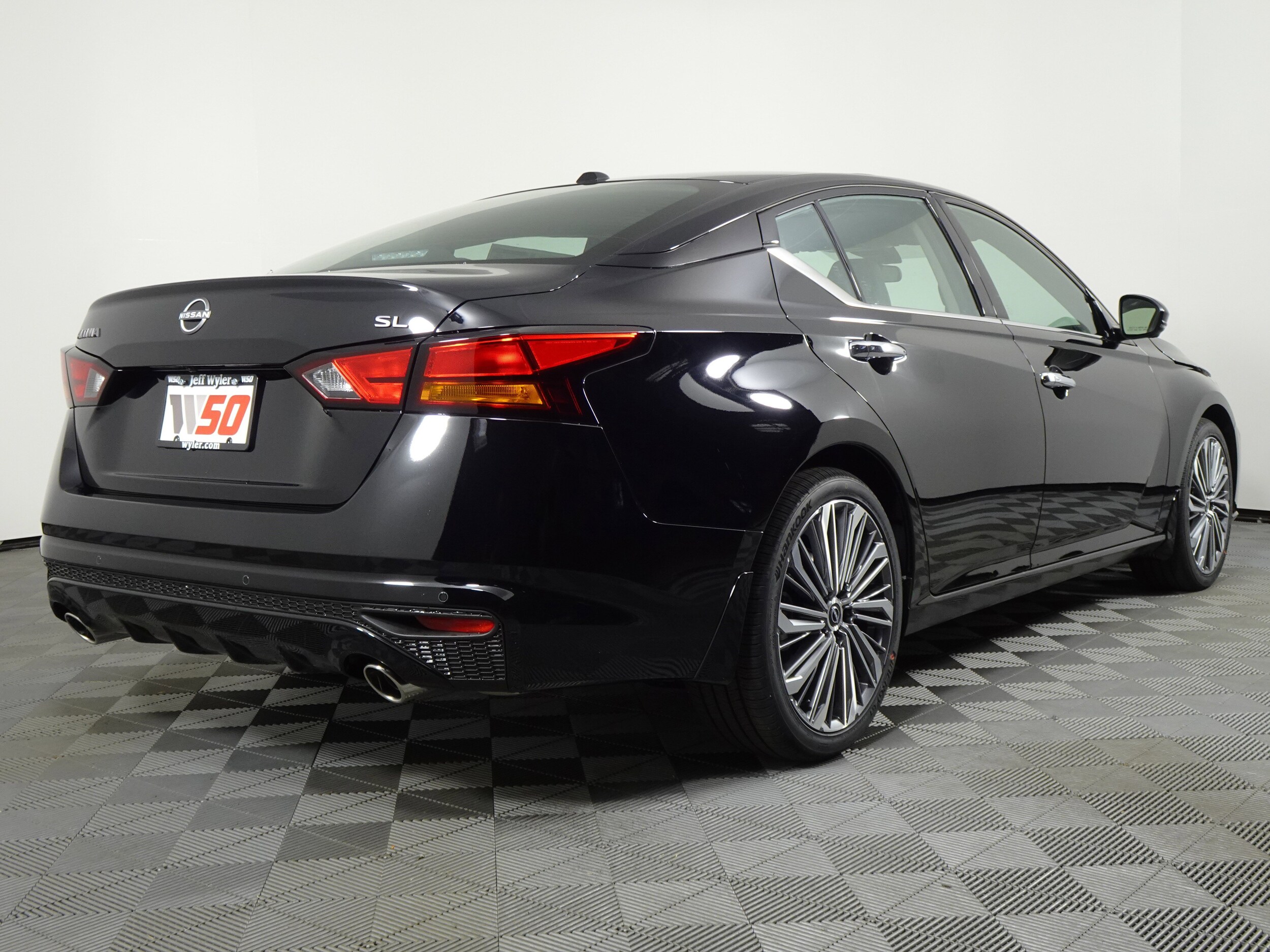 2025 Nissan Altima SL photo 3