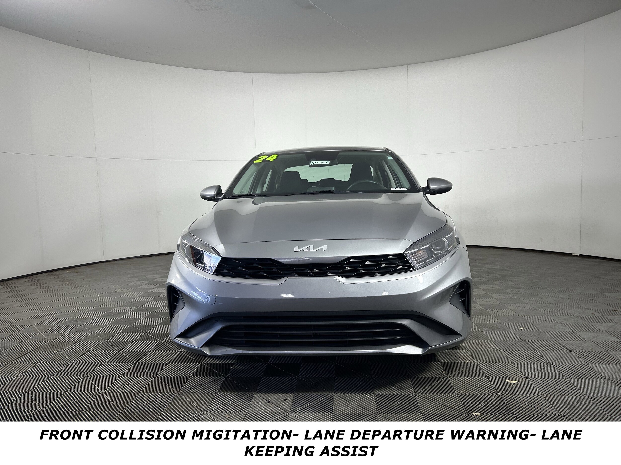 2024 Kia Forte LXS photo 2