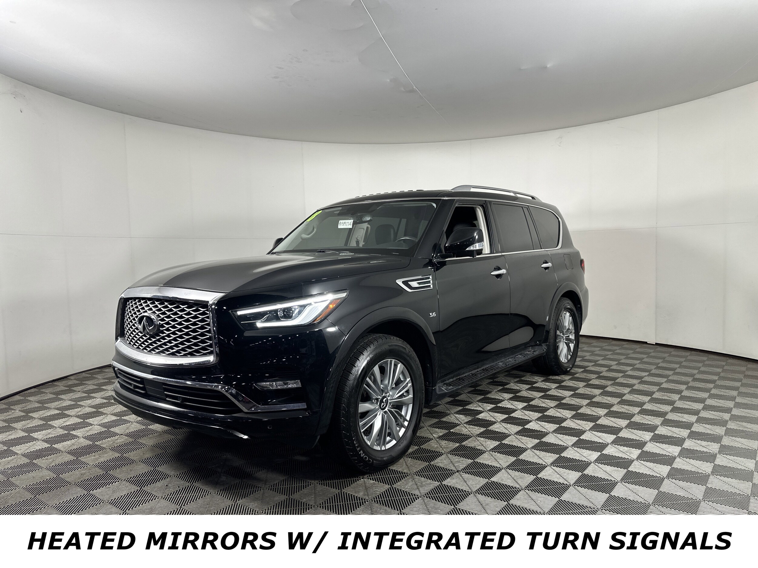 2018 Infiniti QX80 photo 3