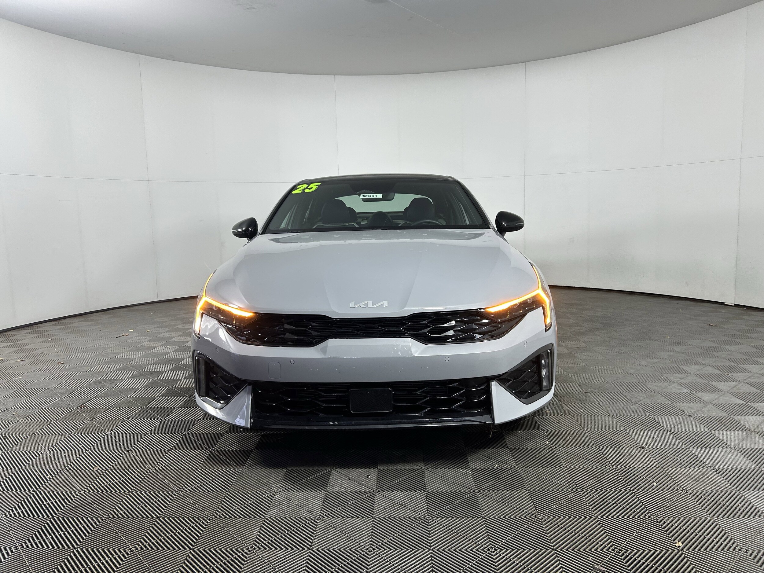 2025 Kia K5 GT-Line photo 2