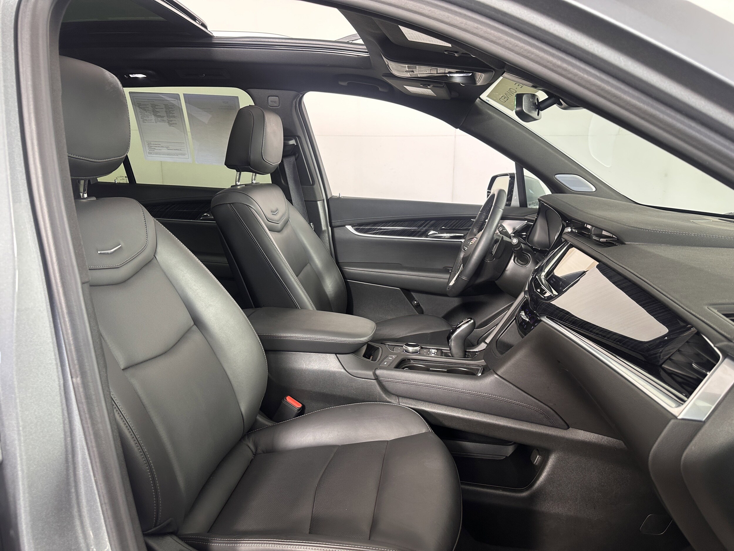 2025 Cadillac XT6 Premium Luxury photo 2
