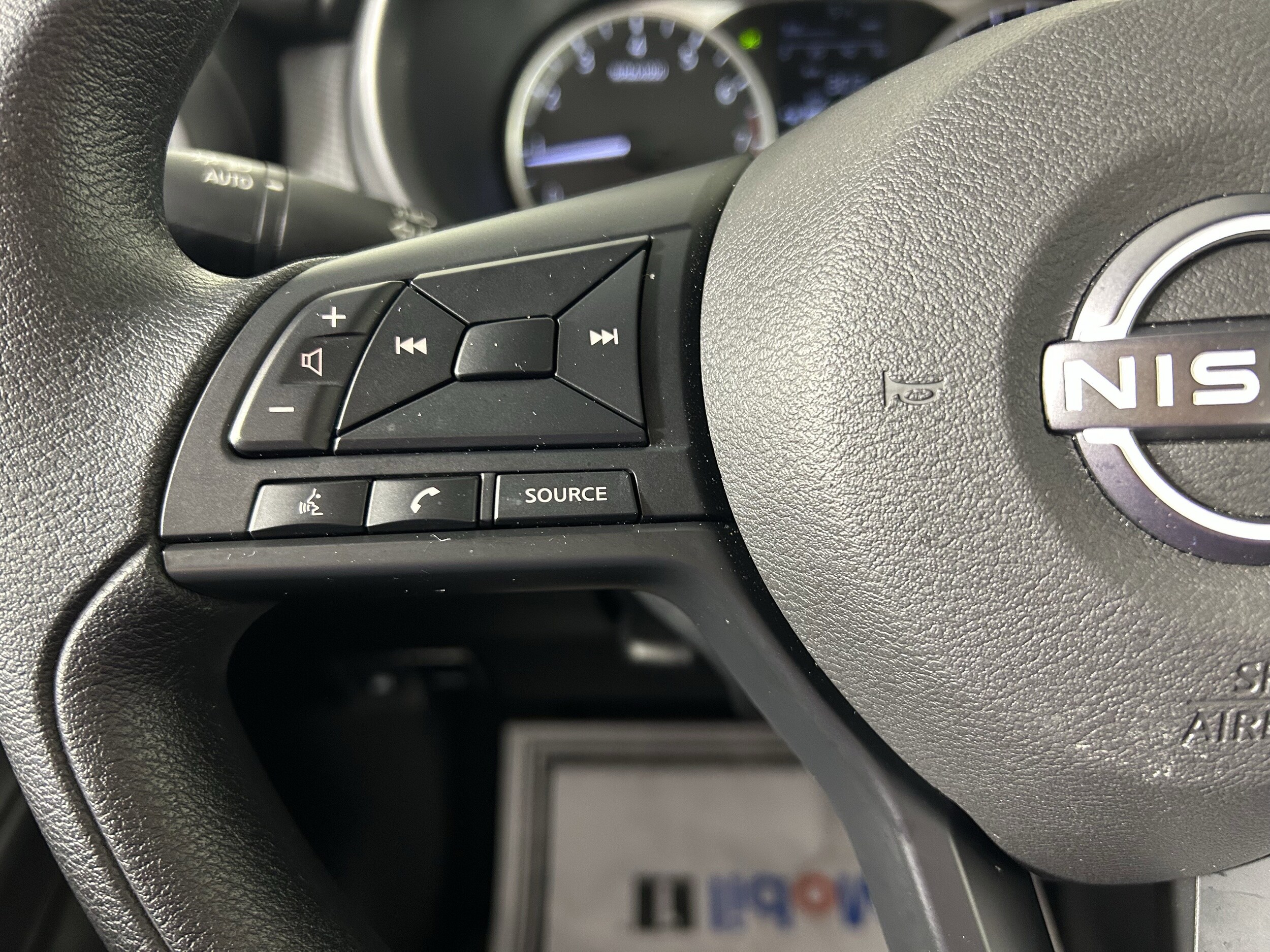 2025 Nissan Kicks Play S photo 3