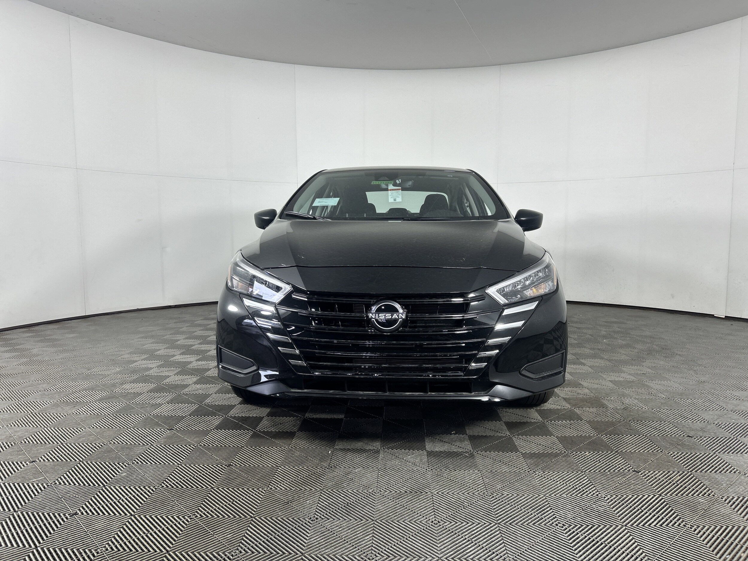 2025 Nissan Versa 1.6 S photo 2
