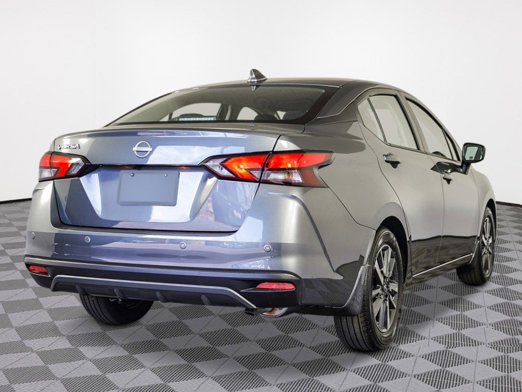 2025 Nissan Versa 1.6 SV photo 2