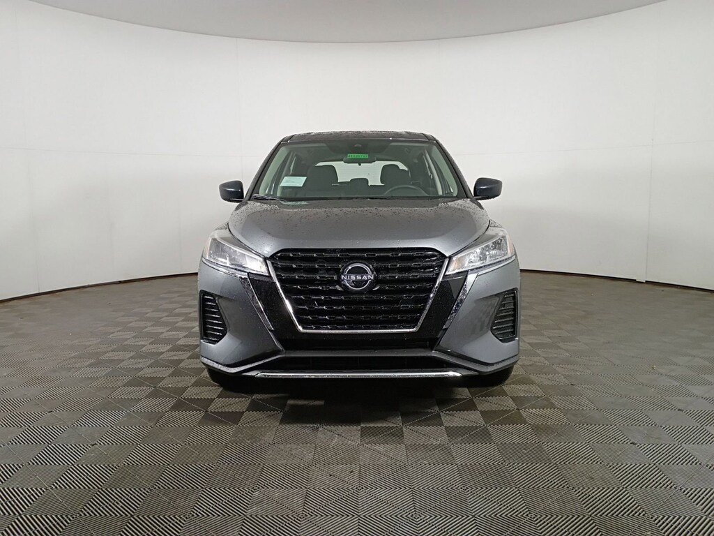 New 2025 Nissan Kicks Play S SUV