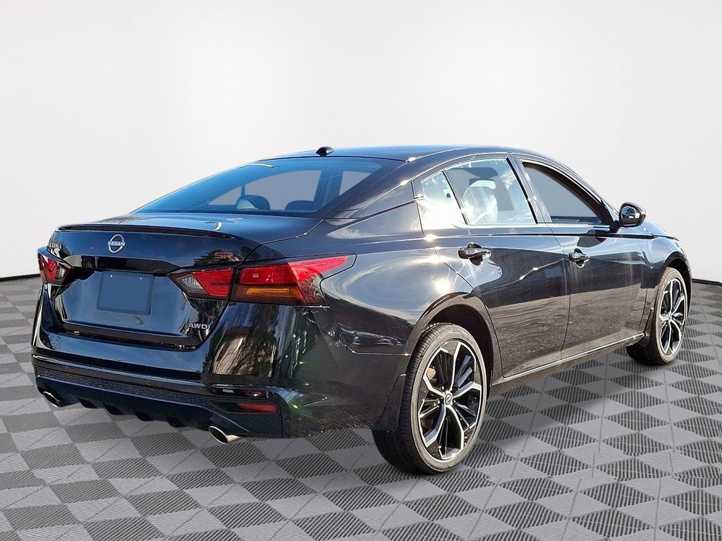 New 2025 Nissan Altima SR Sedan