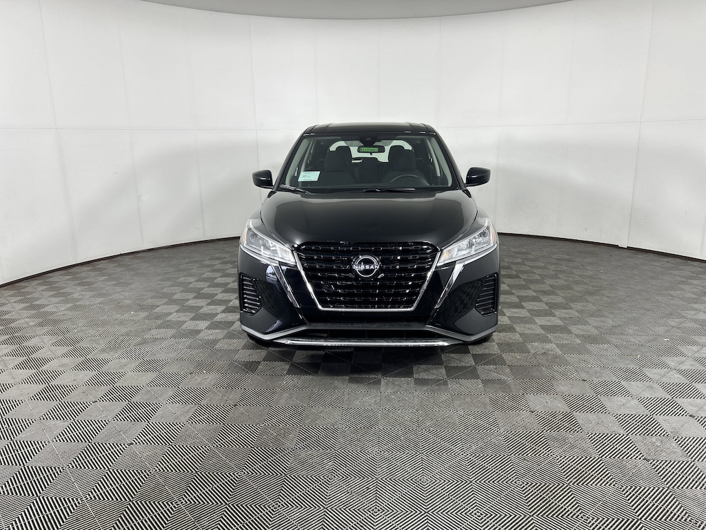 New 2025 Nissan Kicks Play S SUV
