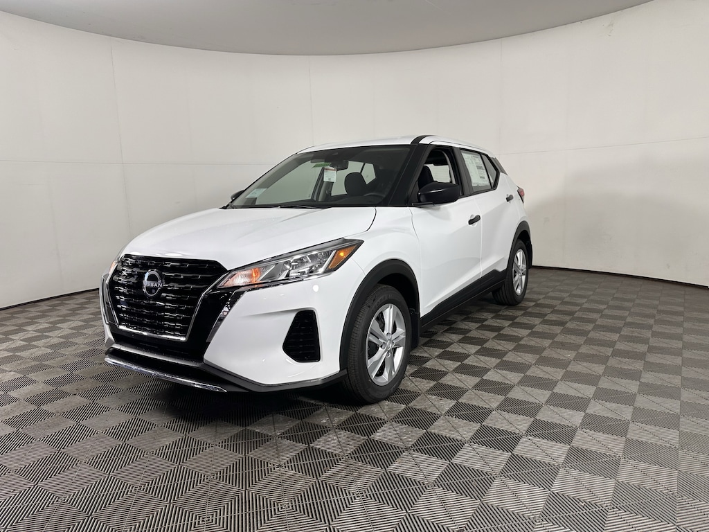 New 2025 Nissan Kicks Play S SUV