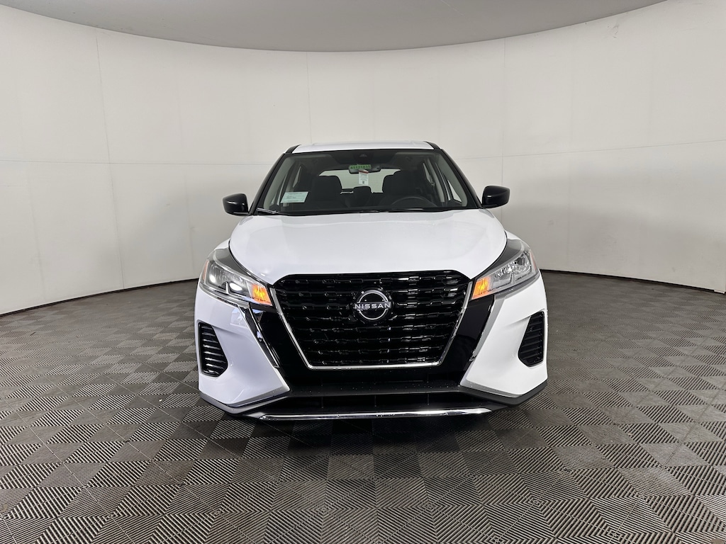 New 2025 Nissan Kicks Play S SUV