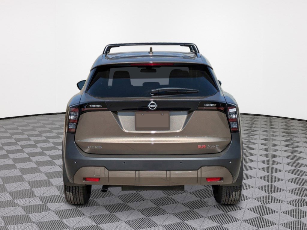 2026 Nissan Kicks SR photo 3