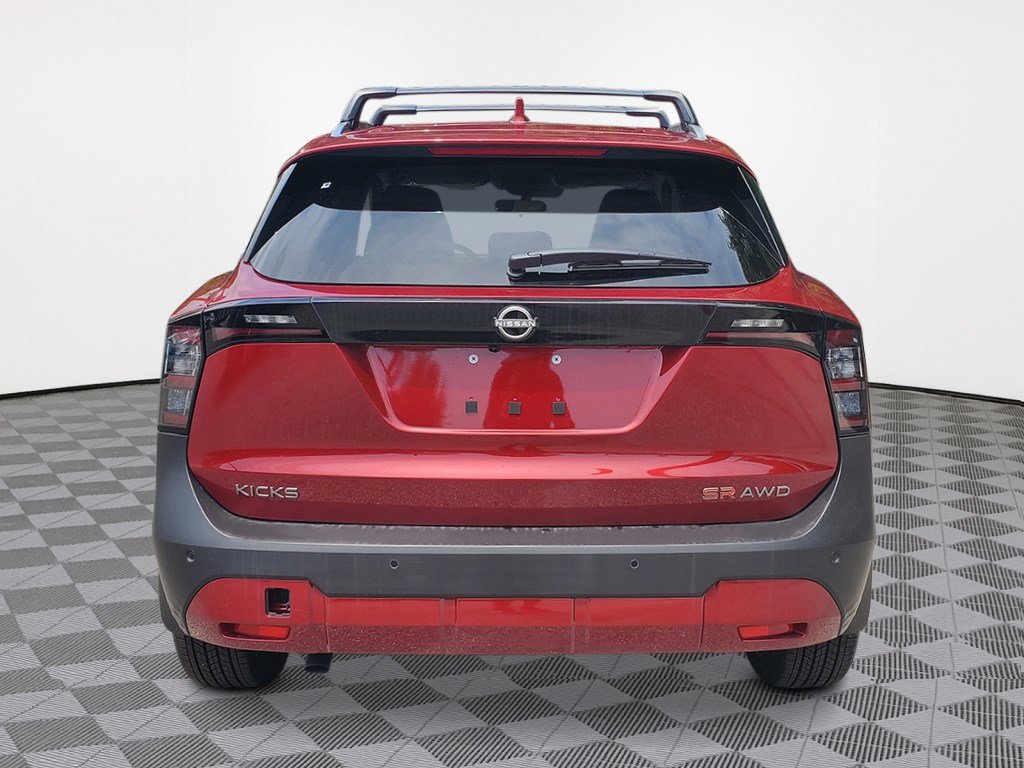 2026 Nissan Kicks SR photo 4