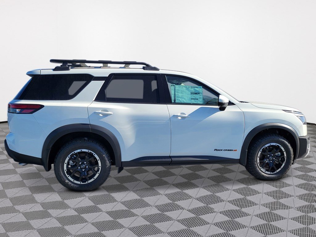 2025 Nissan Pathfinder Rock Creek photo 2