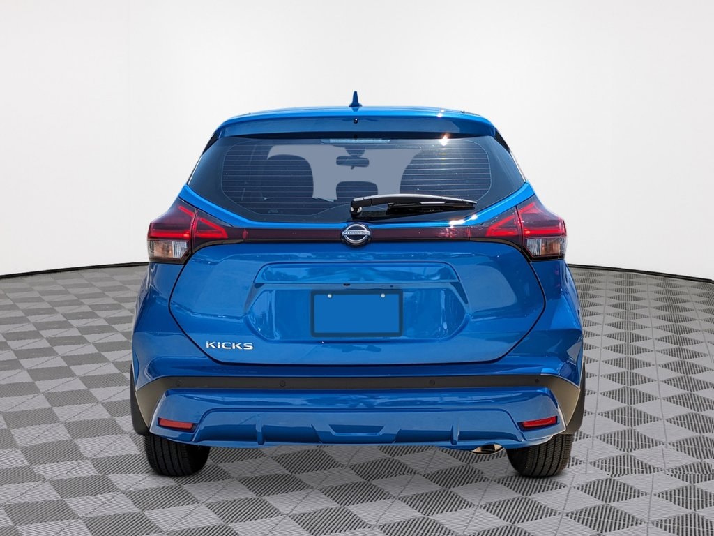 New 2025 Nissan Kicks Play S SUV