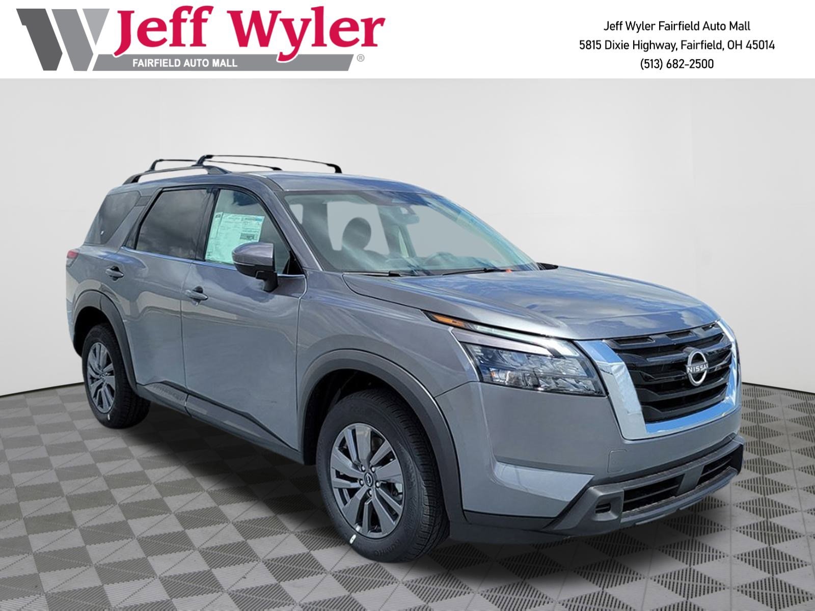 2025 Nissan Pathfinder SV's photo