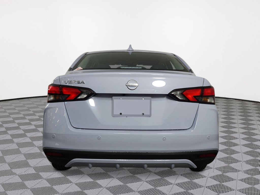 2025 Nissan Versa 1.6 SV photo 4