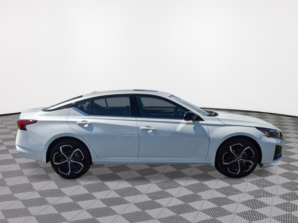 New 2025 Nissan Altima SR Sedan