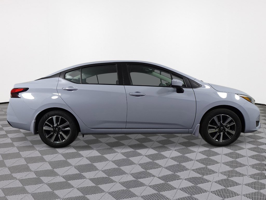 2025 Nissan Versa 1.6 SV photo 2
