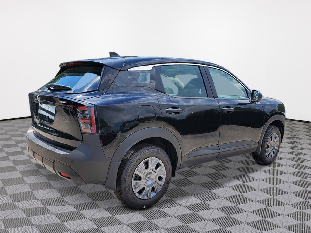 2026 Nissan Kicks S photo 3