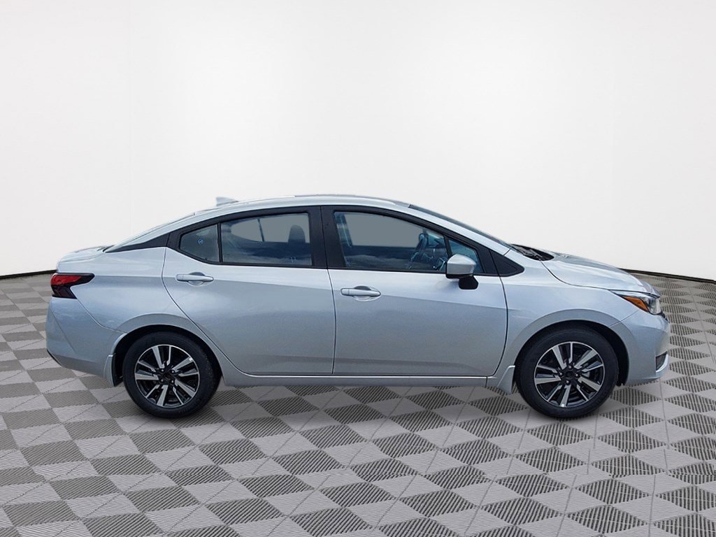 New 2025 Nissan Versa 1.6 SV Sedan
