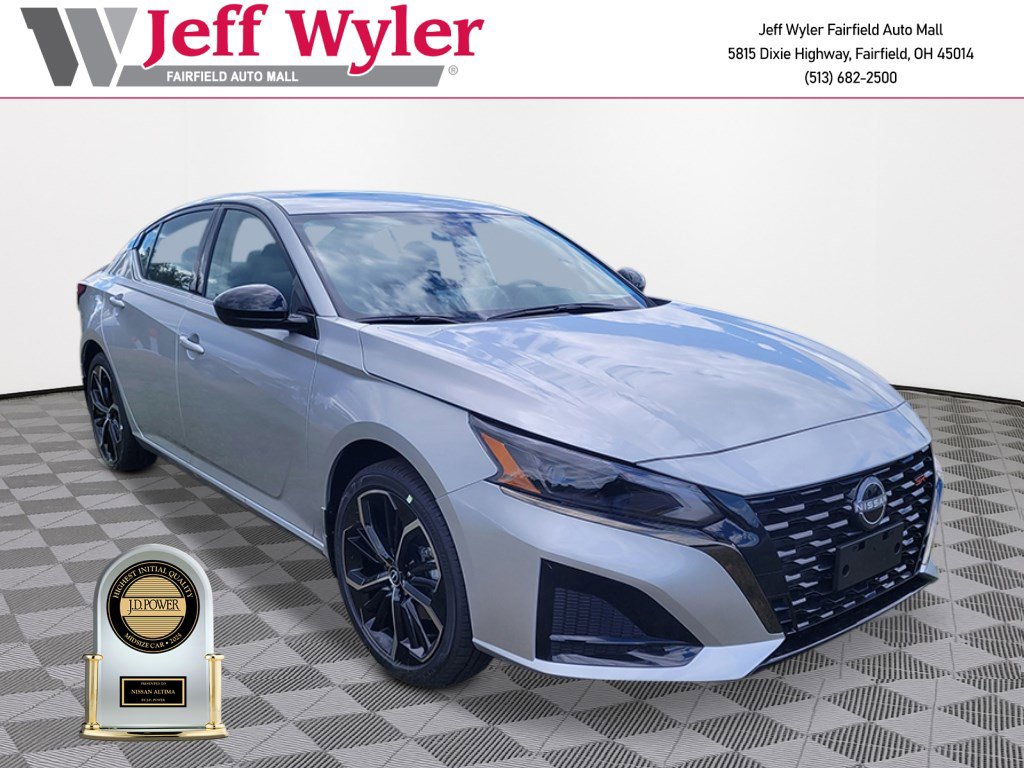 2025 Nissan Altima SR's photo