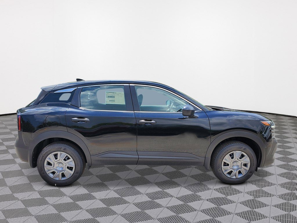 2026 Nissan Kicks S photo 2