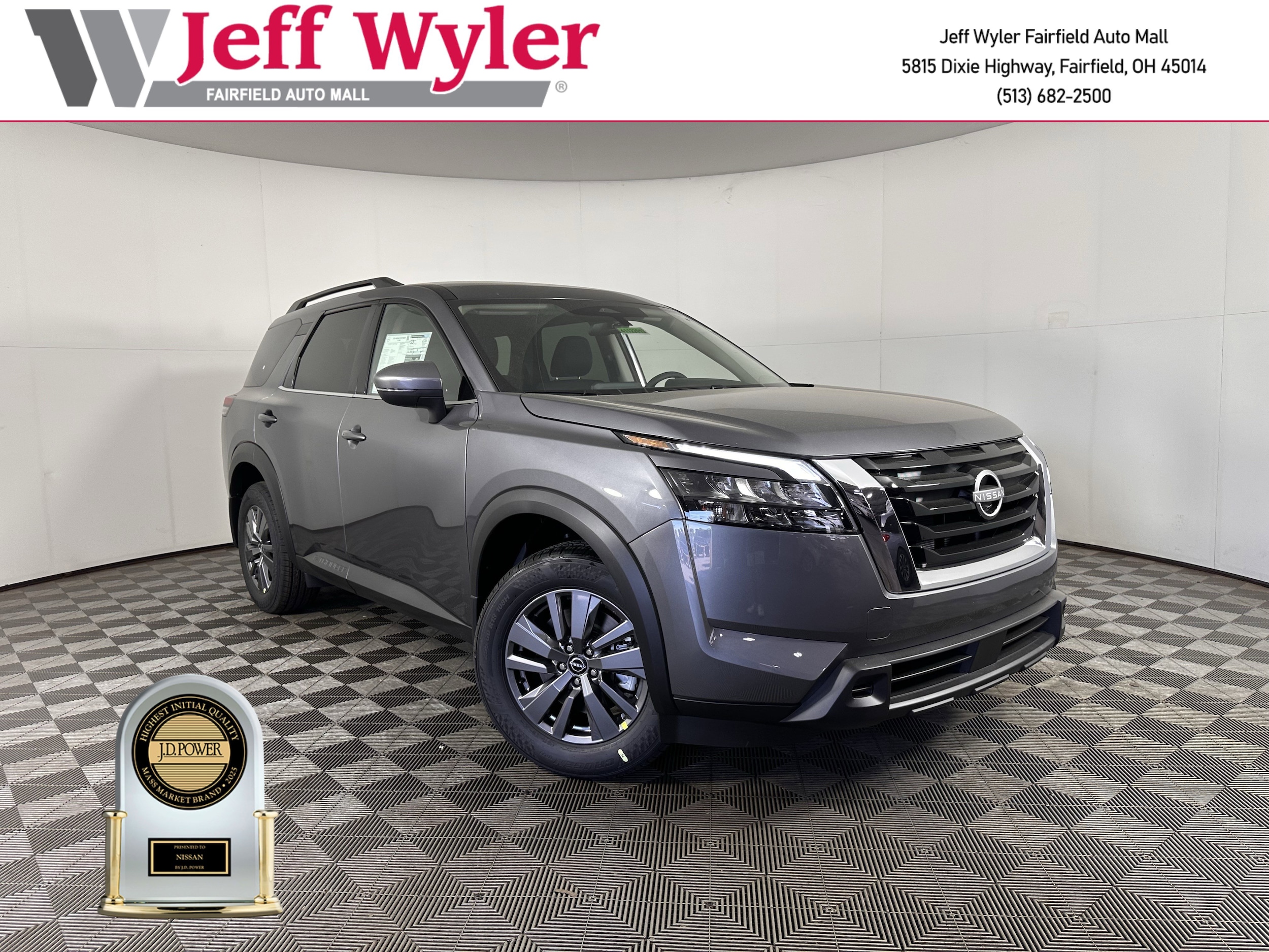 2025 Nissan Pathfinder SV's photo