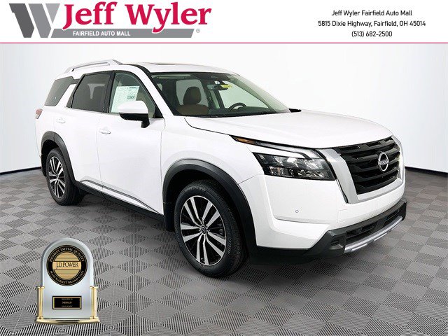 2025 Nissan Pathfinder Platinum's photo
