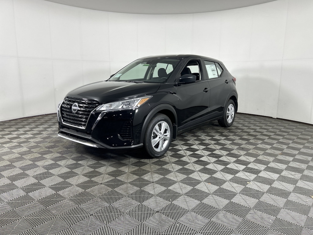 New 2025 Nissan Kicks Play S SUV