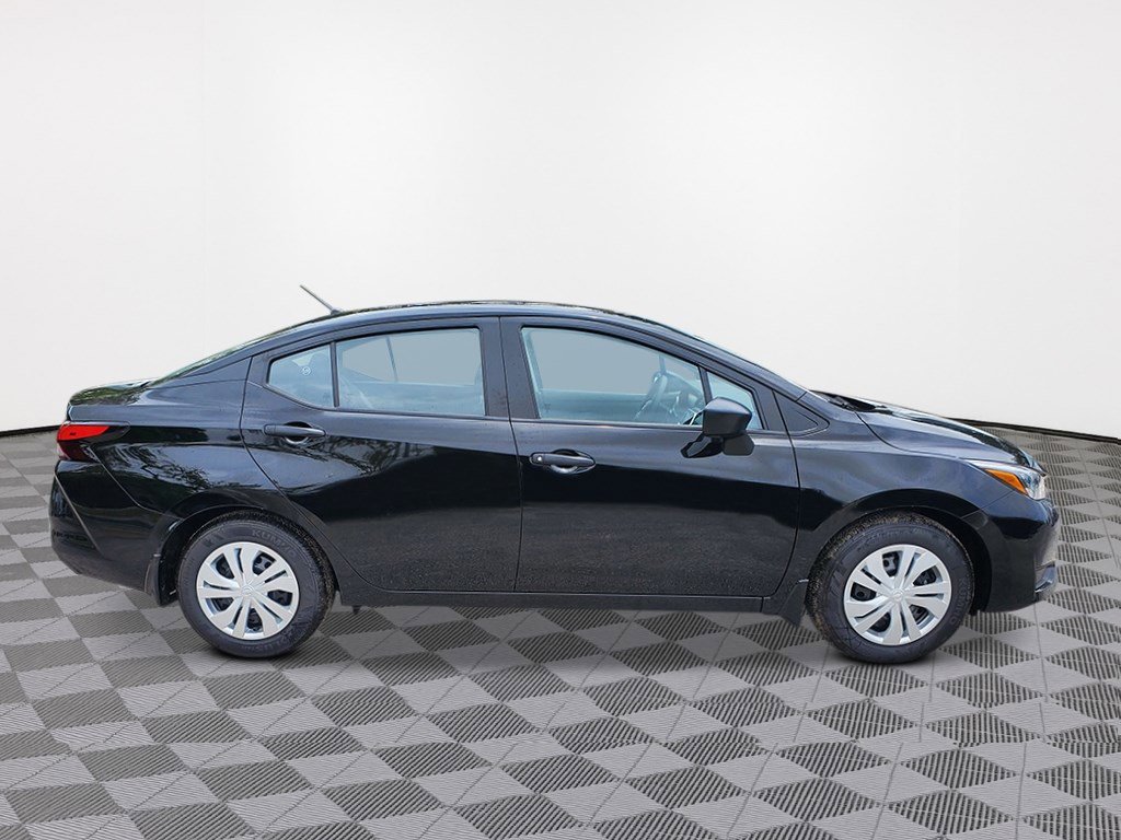 2025 Nissan Versa 1.6 S photo 2
