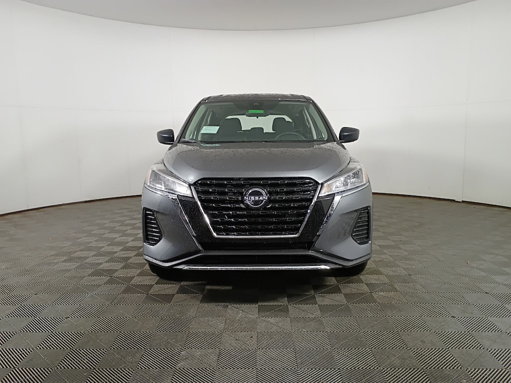New 2025 Nissan Kicks Play S SUV