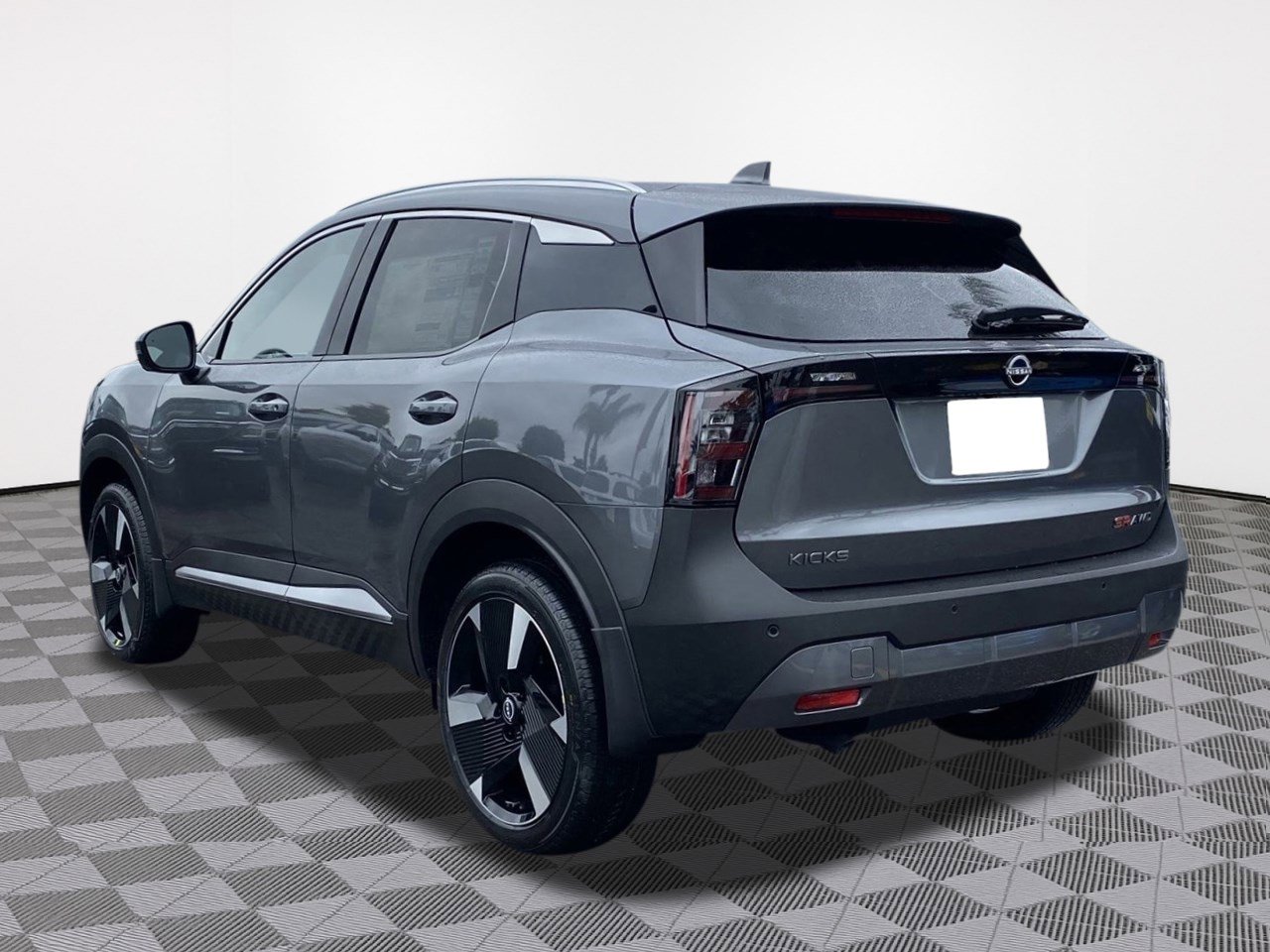 2026 Nissan Kicks SR photo 4