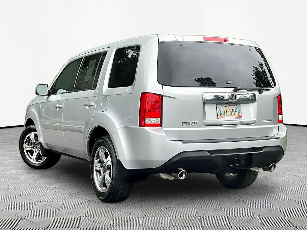 Used 2015 Honda Pilot SE FWD SUV