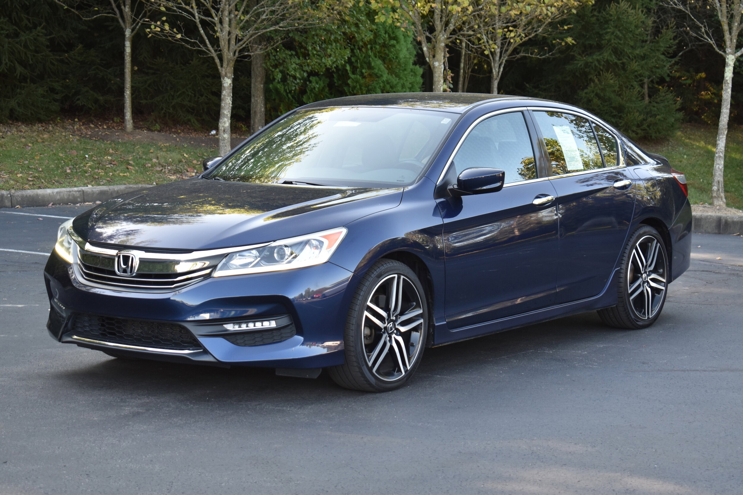 2017 Honda Accord Sport photo 2