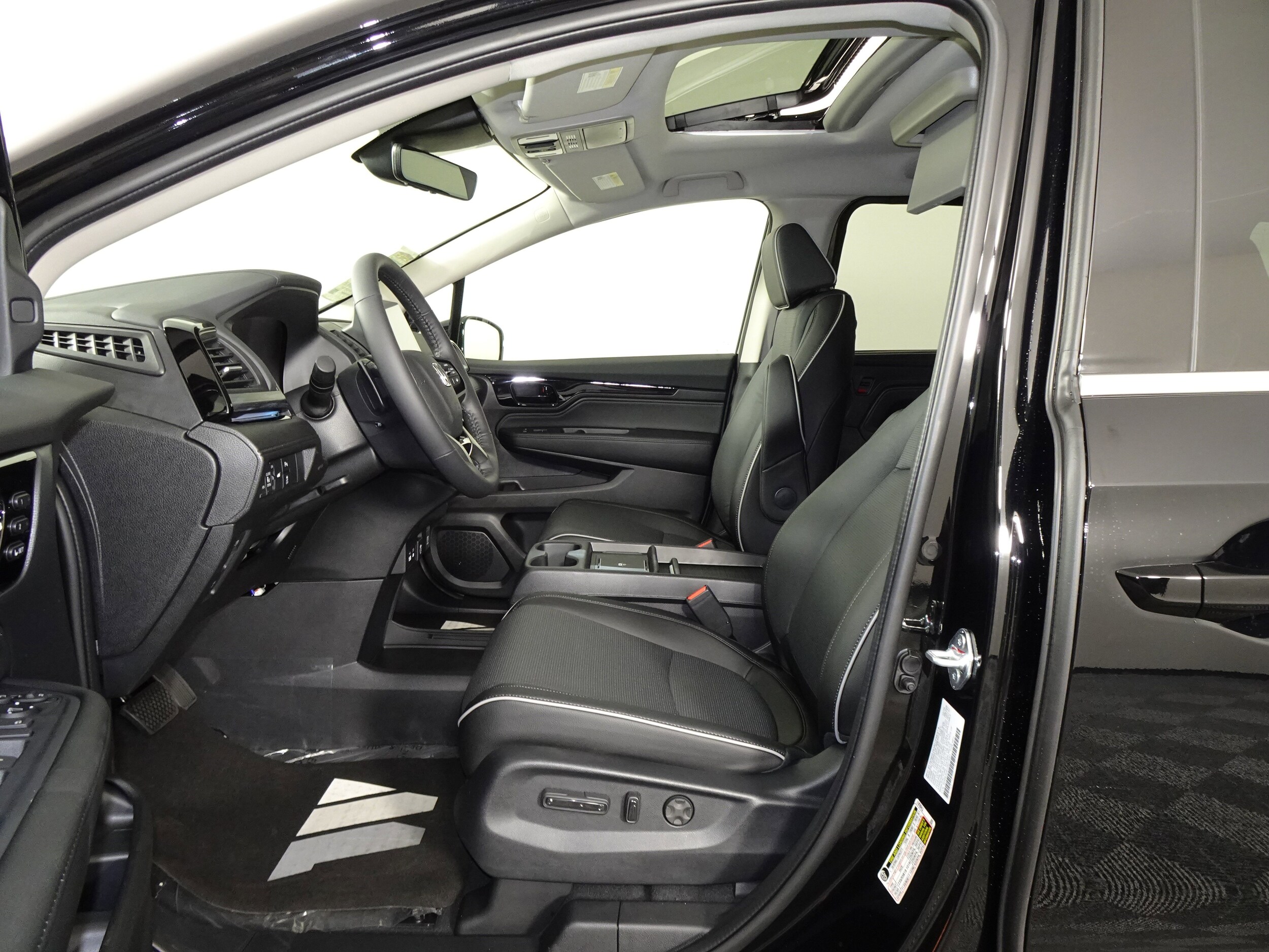 2026 Honda Odyssey Elite photo 3