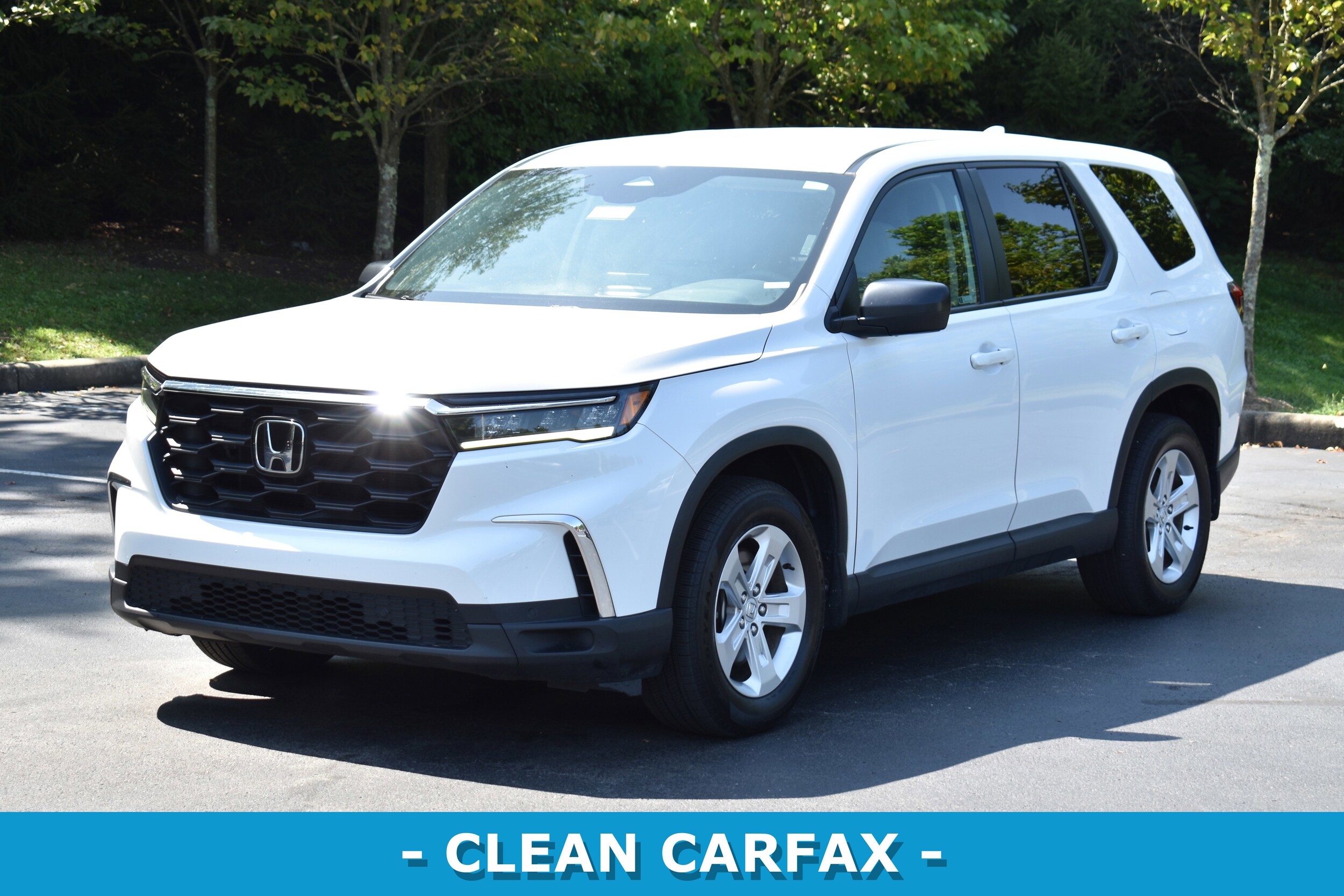2023 Honda Pilot LX photo 2