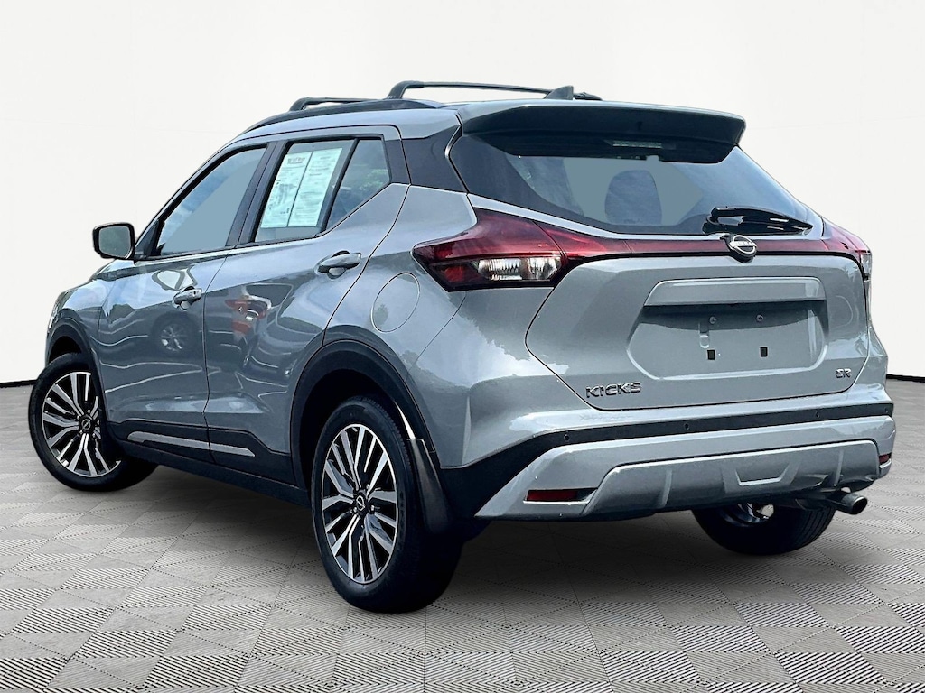 Used 2022 Nissan Kicks SR SUV