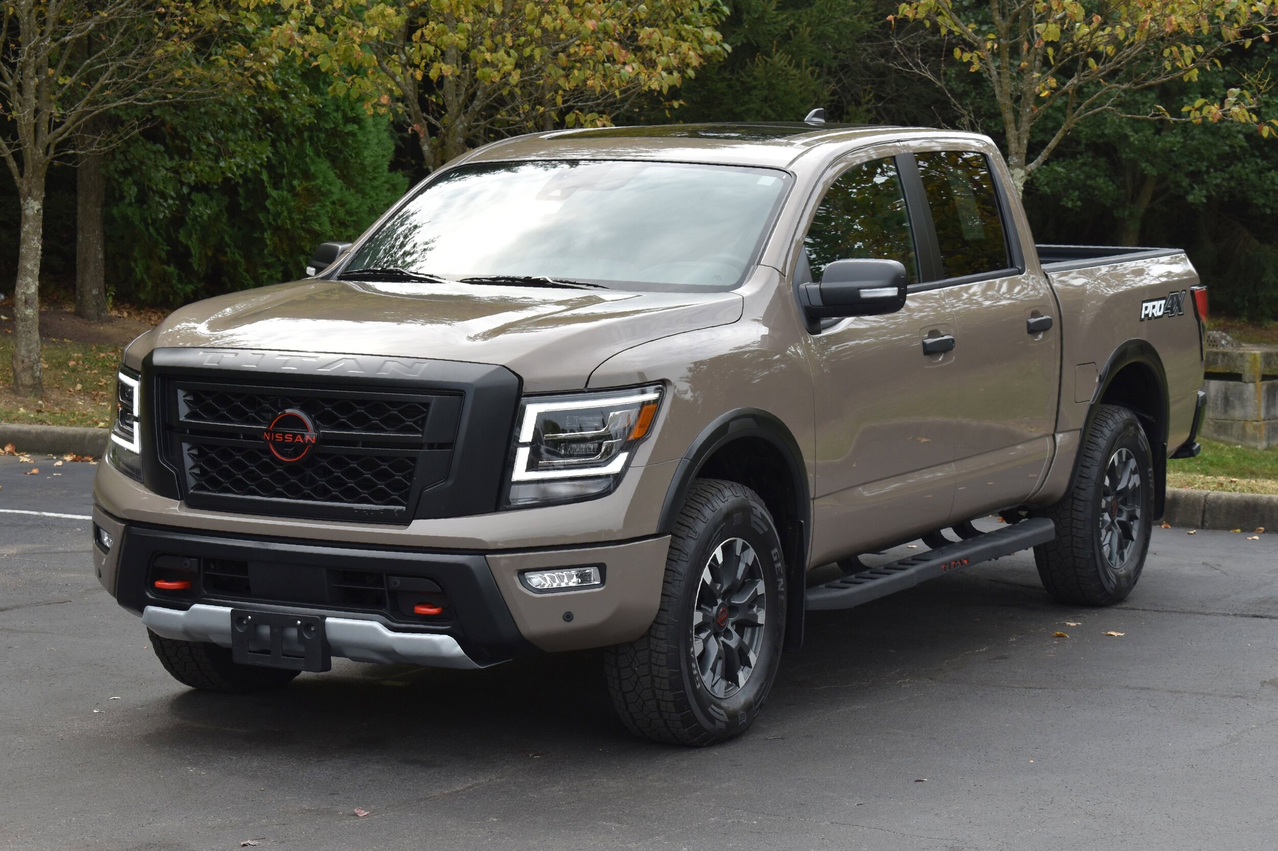 2024 Nissan Titan PRO-4X photo 2