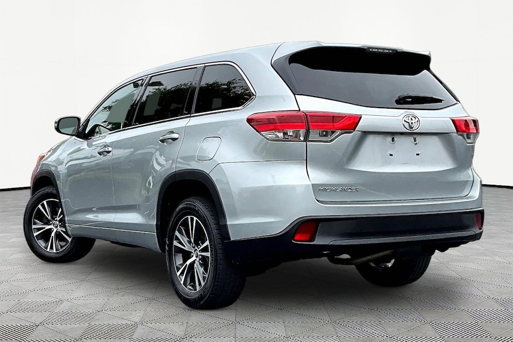 Used 2018 Toyota Highlander LE I4 SUV