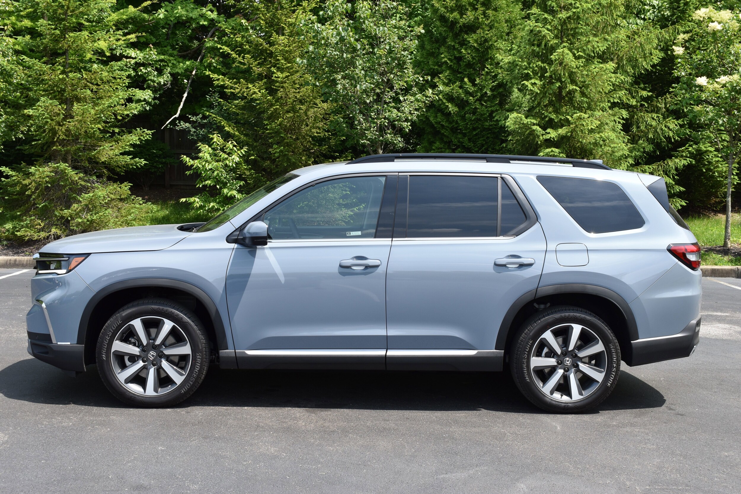 2025 Honda Pilot Touring photo 2