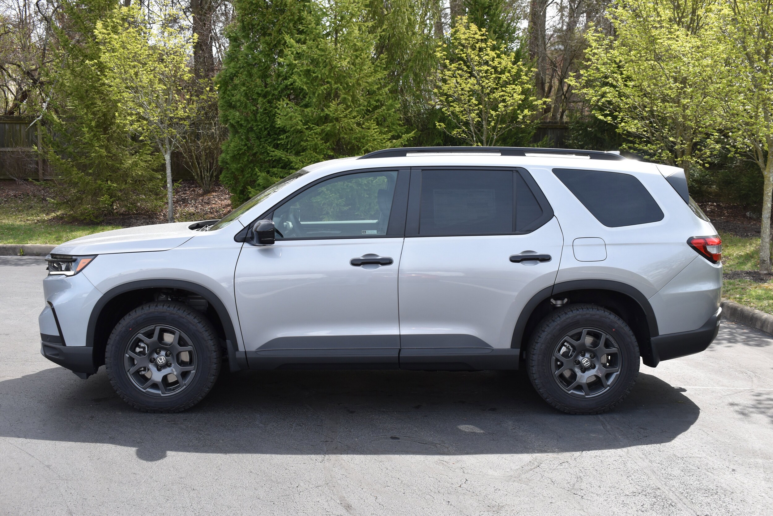 2025 Honda Pilot TrailSport photo 3